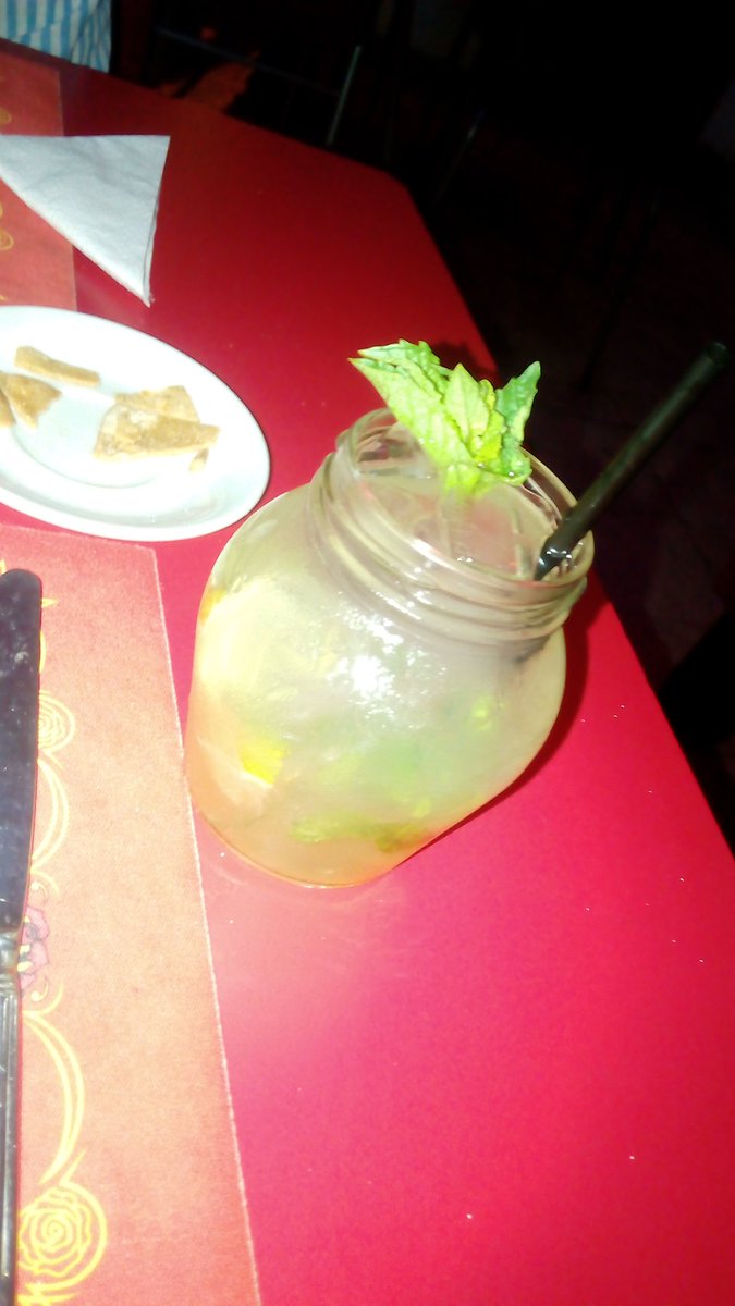 JmeEchevarria's tweet photo. #Rosario #Tragos #coktail una noche mas donde el trago es servido en un frasco #MeQuieroConvertirEn en gusano https://t.co/7pzTLpmbQy