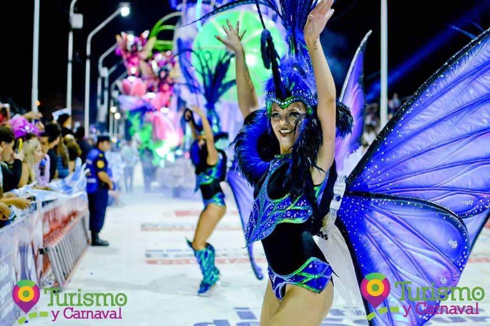 Sebalu_mkp's tweet photo. A puro carnaval! Visita Gualeguaychú! #carnavaldelpais #comparsaobahia #equipodemaquillaje productos @apmaquillaje https://t.co/np8dwCaTK9