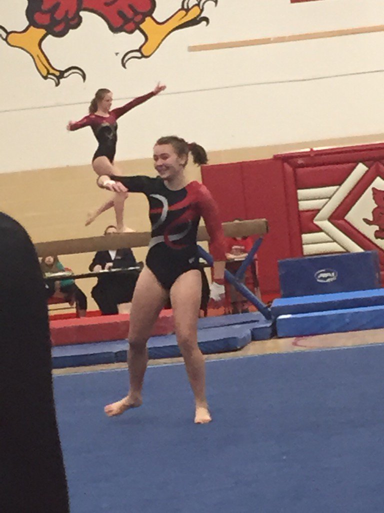 John_Frizzell's tweet image. Senior Mikhaela Beebe with a super effort on the floor!  #hardwork #leaderbyexample