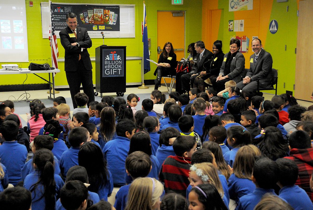 ustyme_bird's tweet photo. #Ustyme @LindaSalesky @ Kate Smith Elementary School in Reno, NV giving 50 ebooks to every child #BillioneBookGift https://t.co/t0oz4GTaLw
