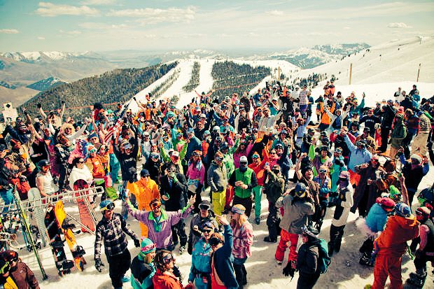SnowEscape's tweet photo. 350 RTs for a MASSIVE high school Spring Break Blowout trip. You, your friends, Canada, FREEDOM 

 #SnowEscapeSB https://t.co/I9HtyOzSlE