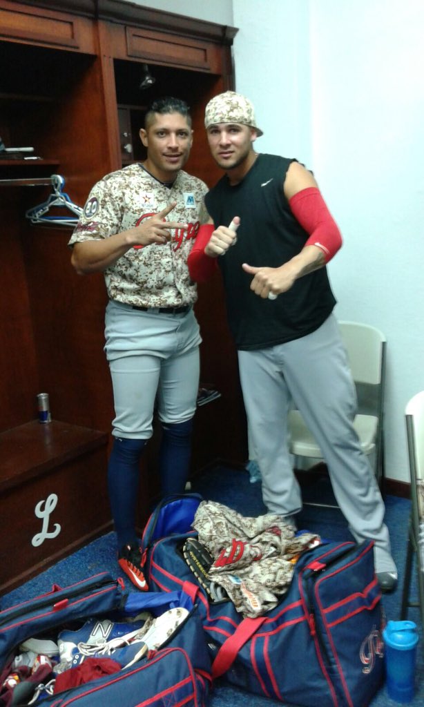 ar17oficial's tweet photo. Con el monstruo...jejeje un abrazo hermano https://t.co/sEAIyPO53w