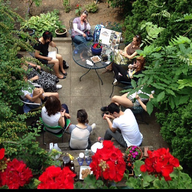 whatisolio's tweet photo. #tbt to learning in gardens. This photo was taken by a 6 yr old! #thinkolio #garden #berlinwall #professors https://t.co/dFdebJ922h