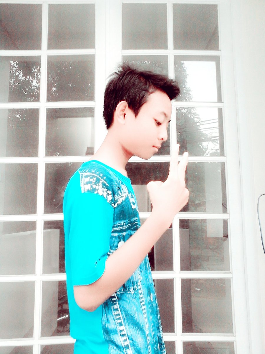 ardycor_e's tweet image. Apalah.