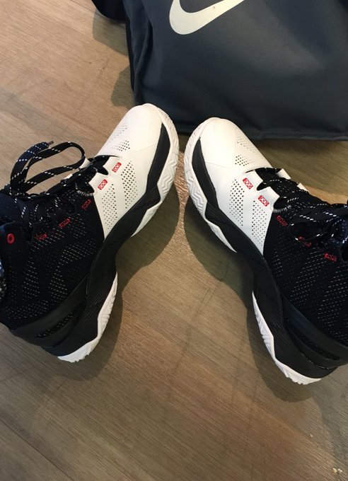 Had to cop these #curry2 https://t.co/aRFhyXpetv<a href="/tag/curry2"class="tags">#curry2</a>