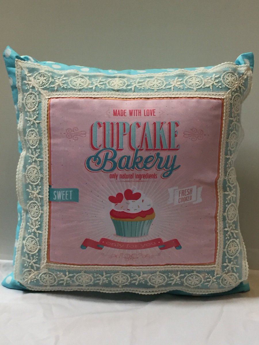 simply_idea's tweet photo. Cushion cupcake 40x40 Rp. 150.000,- https://t.co/CezywLbelV