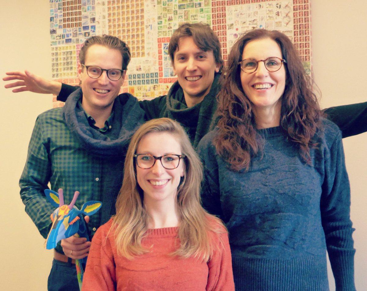 Wij zitten er vandaag warmpjes bij dankzij de circulaire truien v <a href="/CreativeCityLab/">Creative City Lab</a> Doe jij ook mee? #warmetruiendag!