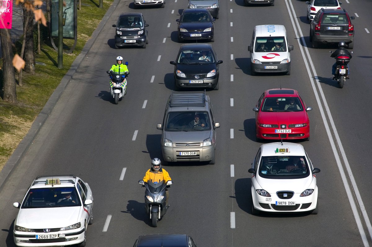 DGTes's tweet photo. Estamos comprobando a través de medios automatizados si circulas #SinSeguro. La sanción es de 601 a 3.005 € https://t.co/heTHtGkn18