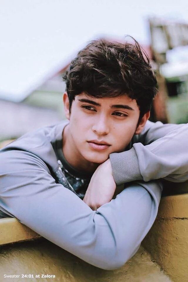 dhsrmdz's tweet photo. ''If You saw this on your timeline, you should RT to show how much you love James Reid''
#VoteJamesFPP #KCA https://t.co/e7uWLGAGo3
