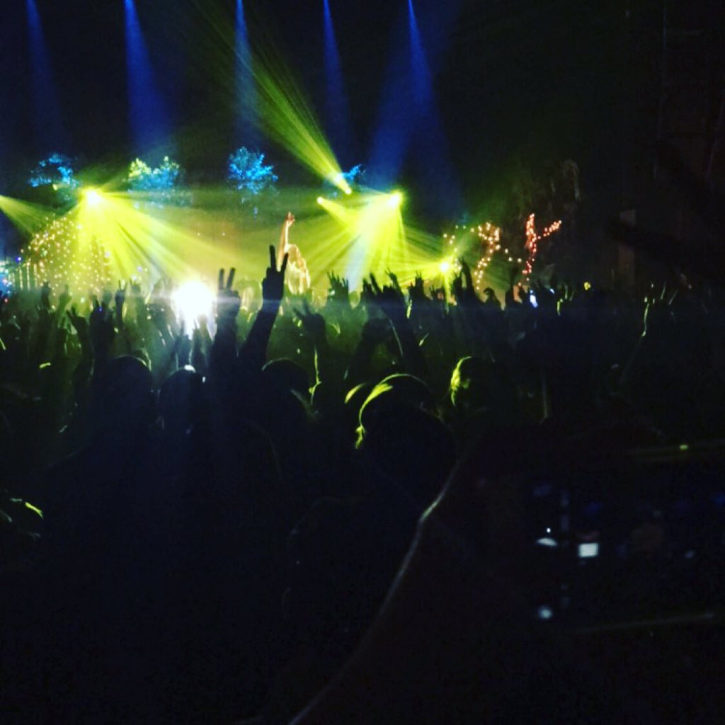 seanwells25's tweet photo. Shoutout to @KidCudi for putting on the best performance I've ever seen. Keep doing you. Love the positing vibes ✌🏻️ https://t.co/JqnxorTPch