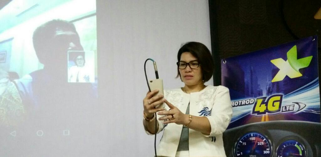 myXL_Jatim's tweet photo. Ibu Desy Sari Dewi- VP East Region melakukan ujicoba RCS (Rich Communication Suite) dng video call ke Denpasar https://t.co/byCtxUPA36