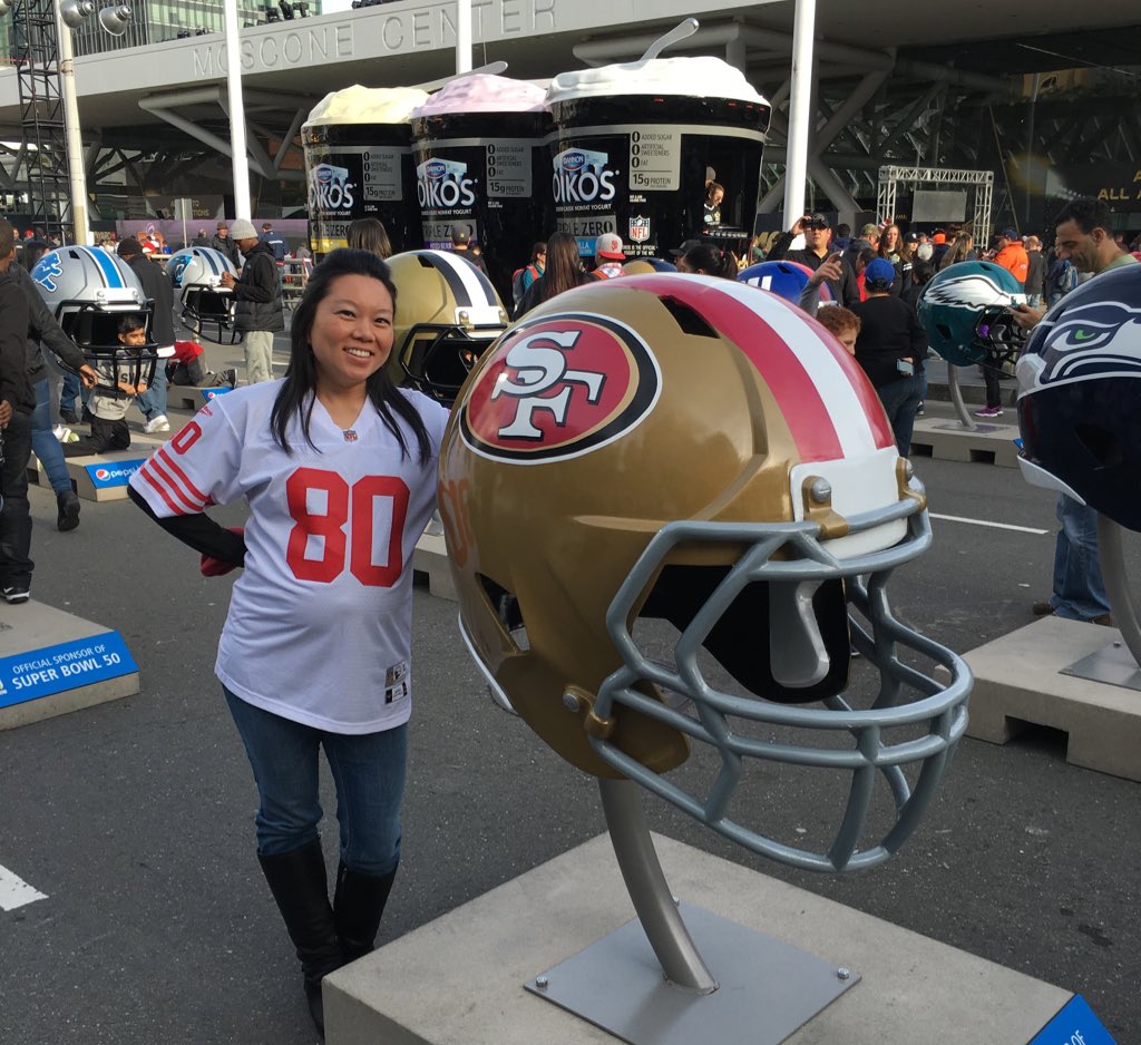 MkLui's tweet photo. Had lunch at #PerrysSF and was bummed I just missed @JerryRice - Wore your jersey too! https://t.co/p4jzr2vijE