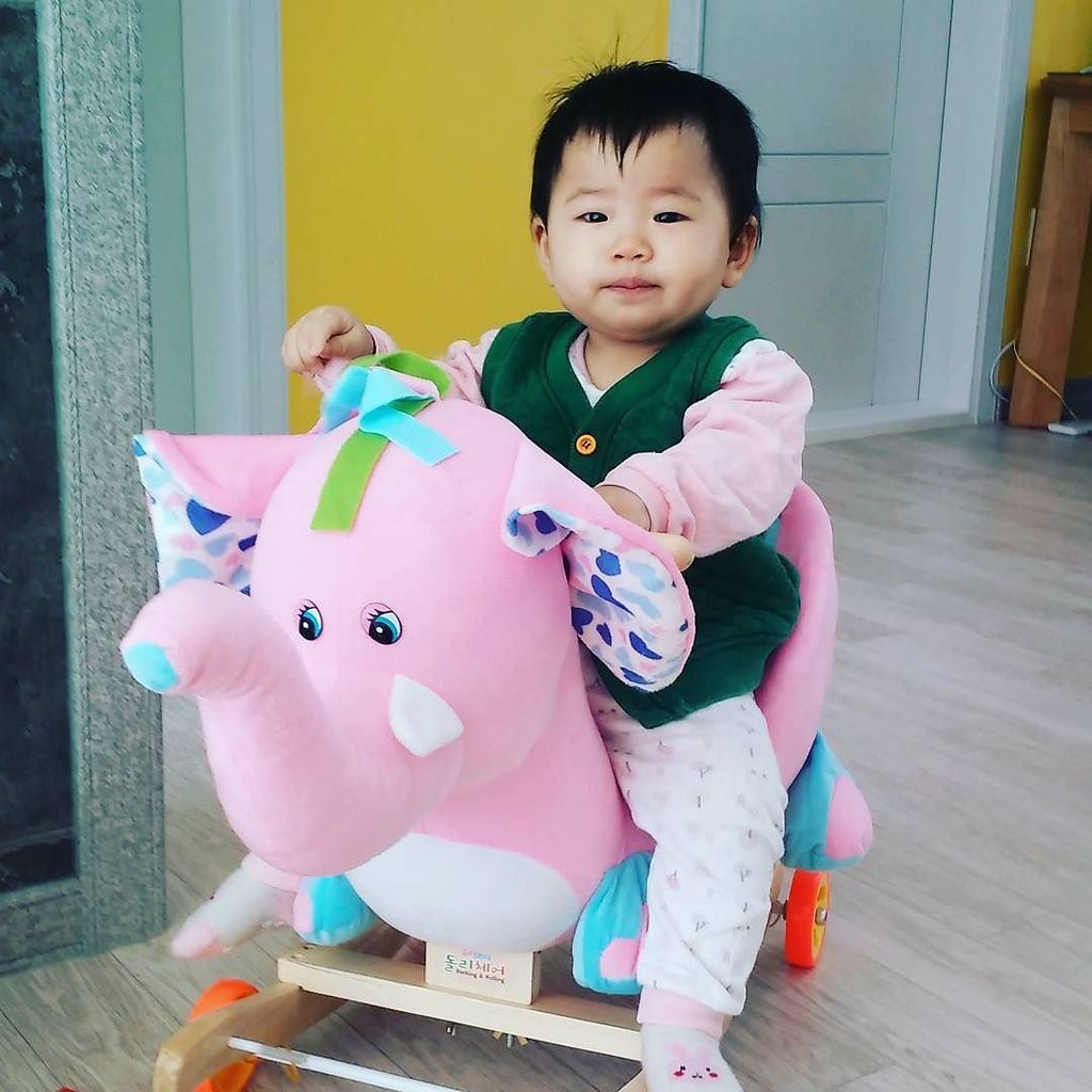 jeonjugram's tweet image. 울하루 예쁜 코끼리 체어 선물받았어요~😁 #딸스타그램💕 #sotong #육아전쟁 #딸바보엄마 by jjugongju6898