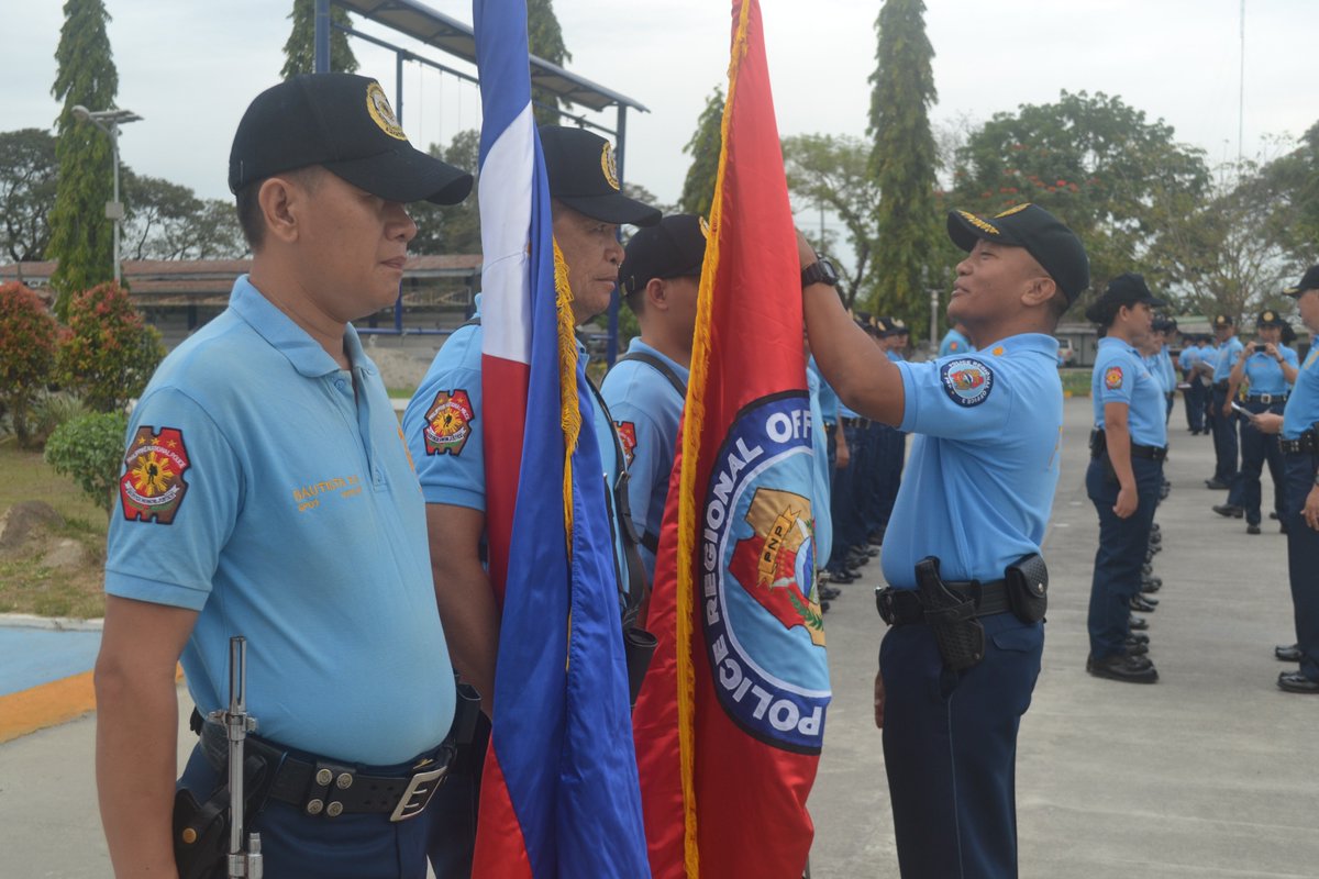rpcrd3's tweet photo. @rpio_pro3 PSUPT OSCAR P JACILDO, OIC RPCRD inspect the colors during rank inspection in front of the admin bldg. https://t.co/1VDi0gUBsw