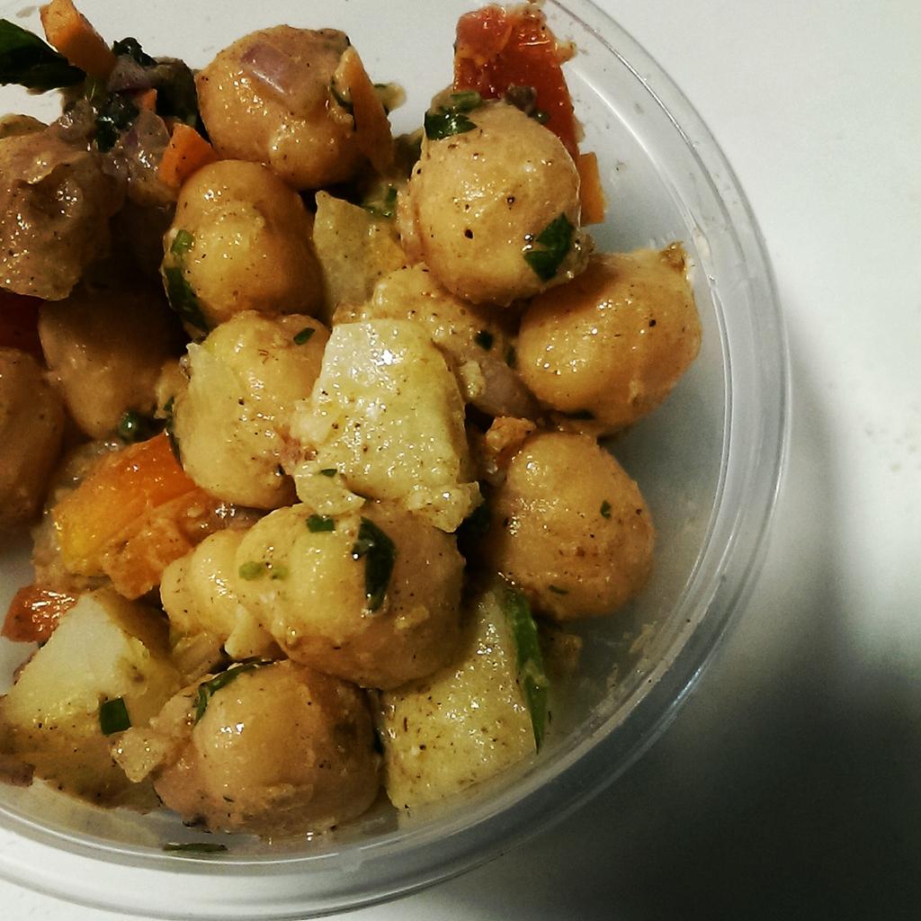 YNotBreakfast1's tweet photo. Goodness sometimes comes in little portions. Chickpea salad in today's #breakfastbox @tastewant @BLRFoodies #healthy https://t.co/fWUyMETvC9