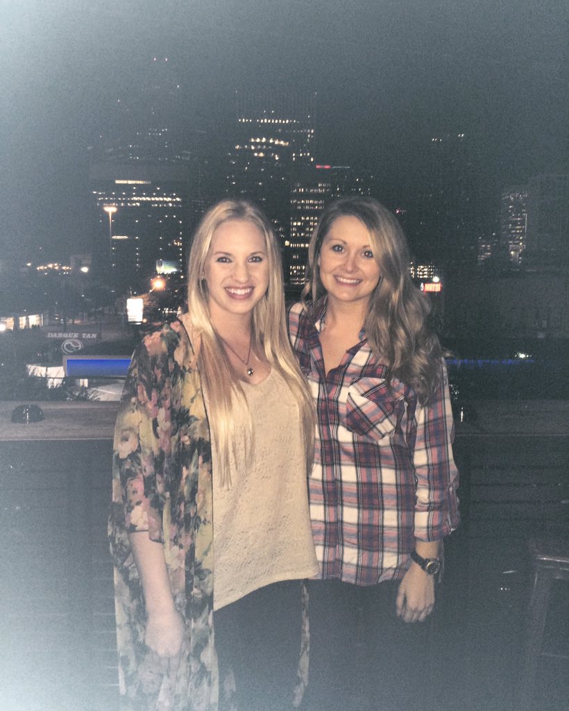 ChelseaLynna's tweet photo. JJ Watt, you should wish my friend @Oliviacaldwell3 a happy 23rd Birthday! She just moved to Houston!!!! https://t.co/DTHhRwP0I3