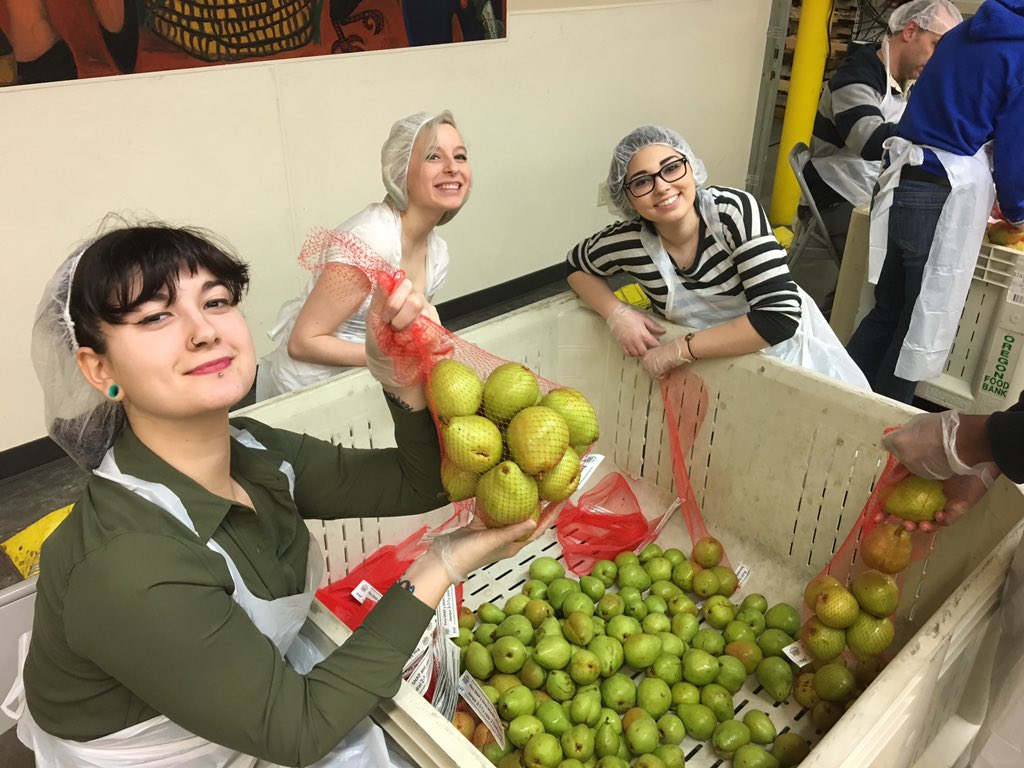 Thanks <a href="/oregonfoodbank/">Oregon Food Bank</a> for having the #T1419 team tonight. Sweet outcome ~ we prepared 2,600 meals!!! 🍊🍐👏🏼👏🏼