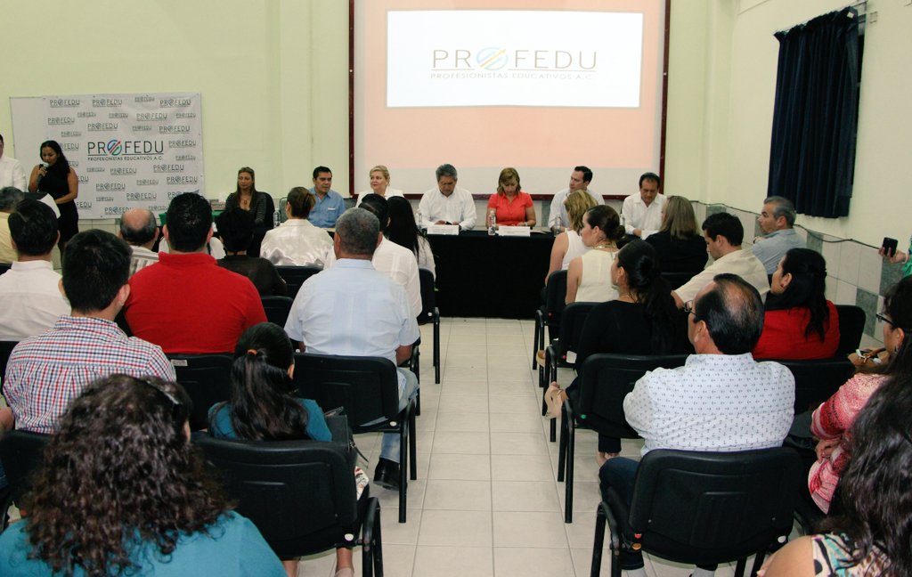 Susyhurtadov's tweet photo. Feliz de compartir con valiosos amigos del ámbito político, educativo y de gobierno.¡Felicidades a #PROFEDU! https://t.co/bjZ1ySxSys