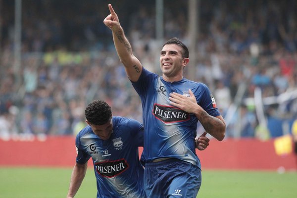 StudioFutbol's tweet photo. CONFIRMADO: Dennis Stracqualursi será jugador #Emelec https://t.co/nv0nsdcEo1 https://t.co/j5qfbbhpPl