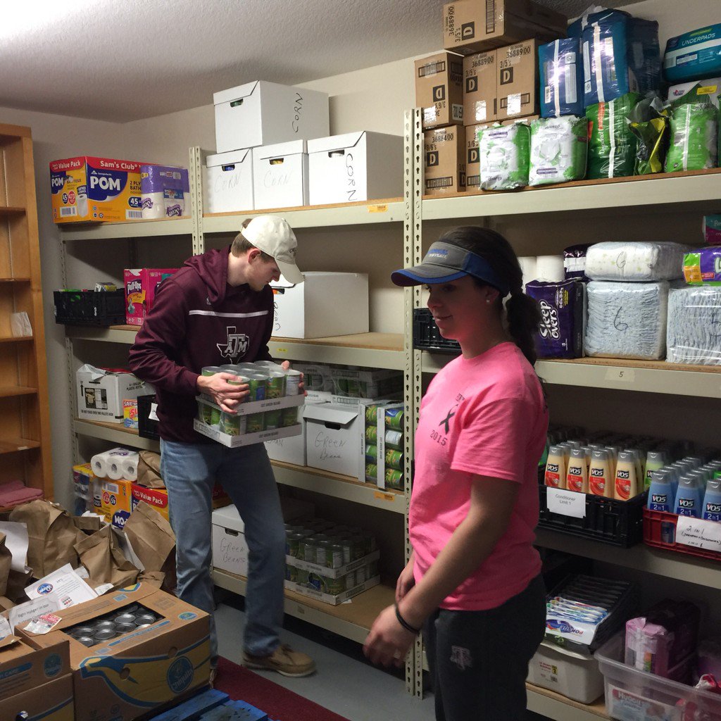Community4h's tweet photo. Another great night of service by Community 4H! Inspiring in their unselfish service. #community4Hserves https://t.co/qA1v1tEov0