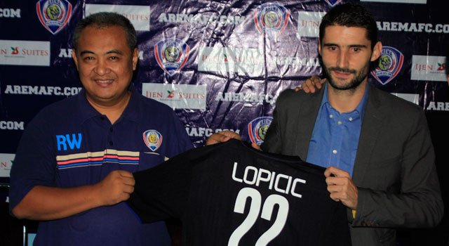 we_aremania's tweet photo. Pakai Nomor 22, Srdan Lopicic Siap Menggila di #Arema 
https://t.co/4hEqS3QFNj | https://t.co/rjScFnF2qP https://t.co/D9gtZ0pRqQ