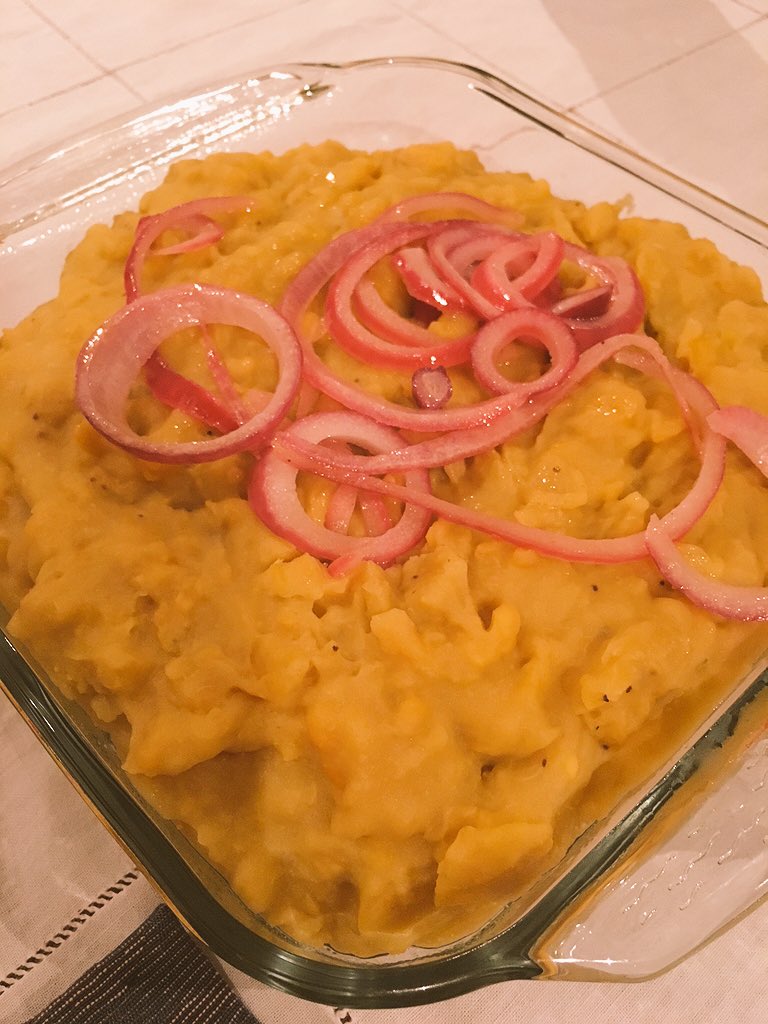 VielkaTV's tweet photo. Nada como cenar comida de tu tierra! Gracias #Dhio por hacer con tus manitas esta delicia para mi. #Platanopower! https://t.co/LWEZKcycj6