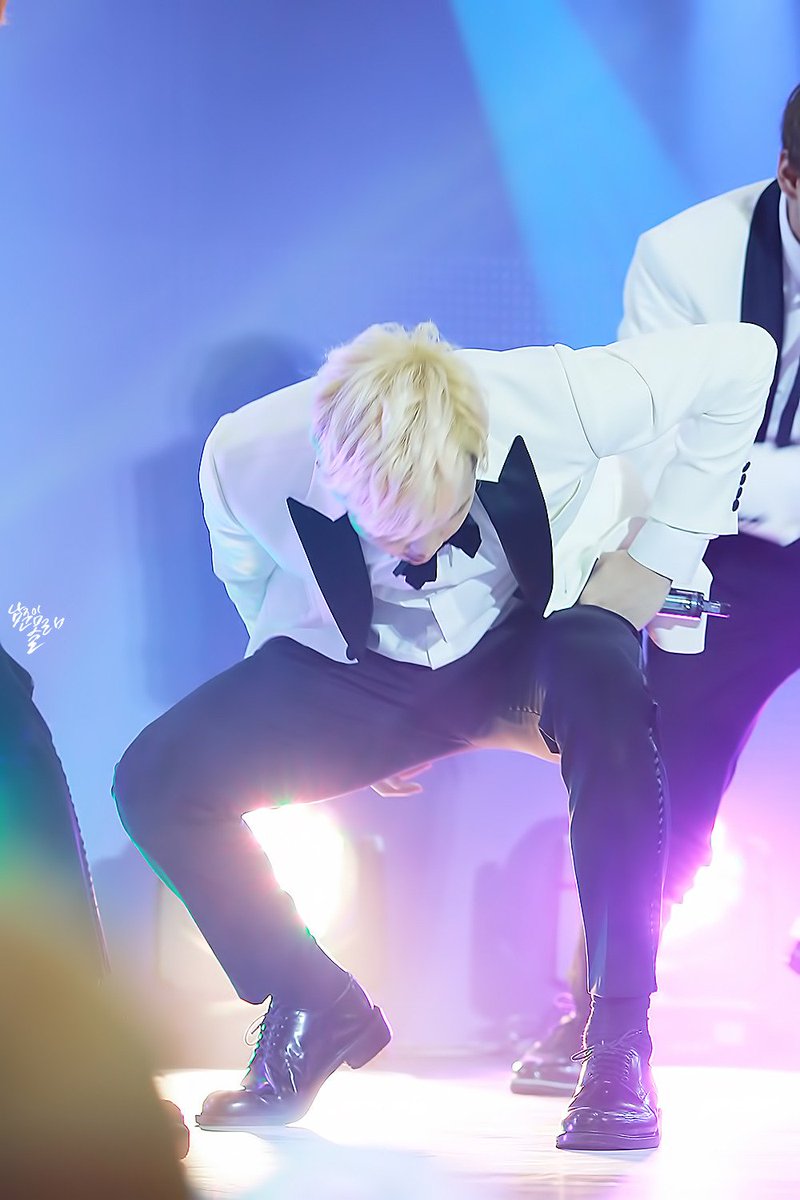 RMappreciation's tweet photo. Even more of Namjoon in the white suit https://t.co/aydog0W8t8