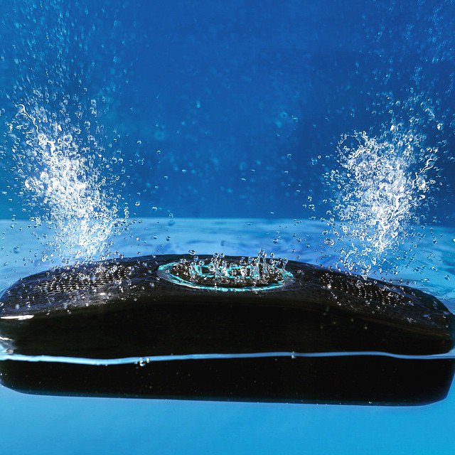 There’s a party in your pool, and SuperStar BackFloat is throwing it.
#MonsterBackfloat bit.ly/1QDFKxJ