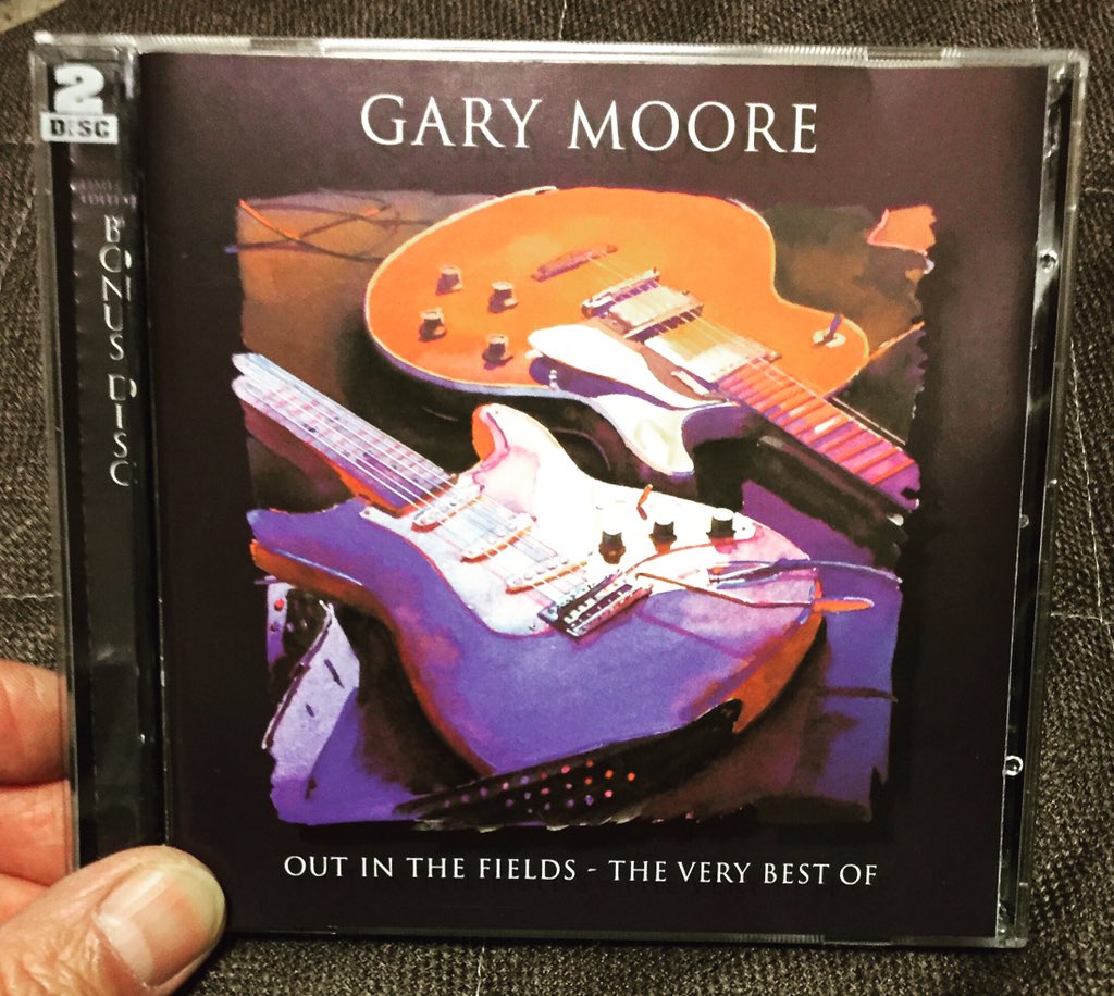 ululumusic's tweet photo. #NowPlaying
昨晩からつられて😅聴いています🎶
帰宅途中ですが…🚃
#GaryMoore
#OutInTheFieldsTheVeryBestOfGaryMoore
#10Records
#VirginRecords https://t.co/HM2FG2qmnv