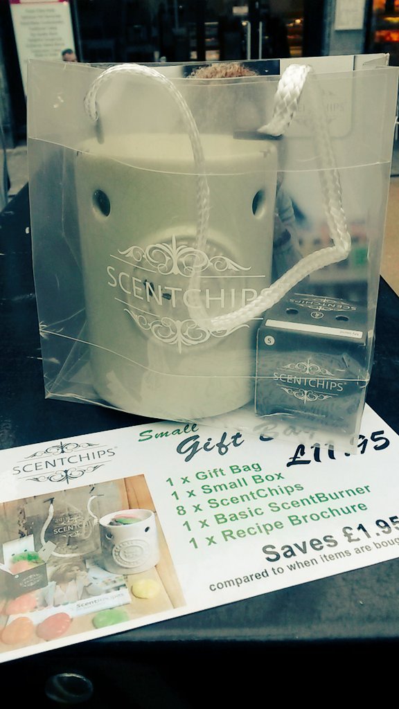 GalleryCandles's tweet photo. Get your Gift Bags at our stall or shop - the perfect #ValentinesDay present! #offersworc https://t.co/i24cn5XEp5