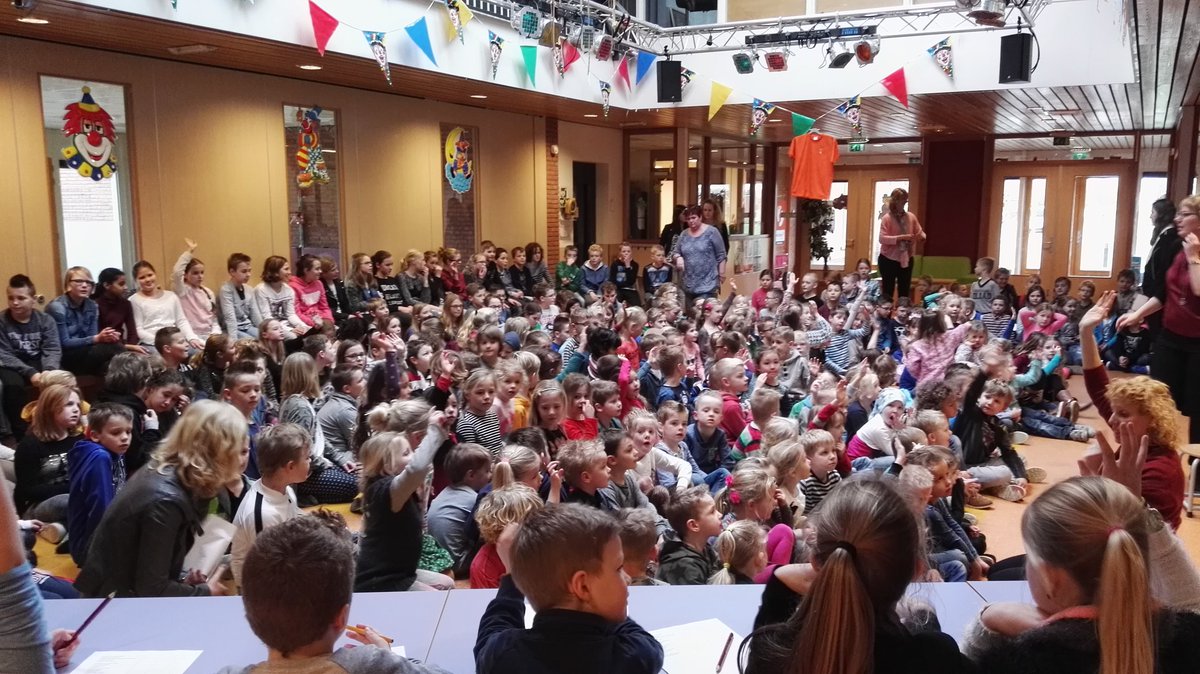 WSKOVerburchHof's tweet photo. Gedichten wedstrijd op de #Verburch-hof https://t.co/15MMDVsoCA