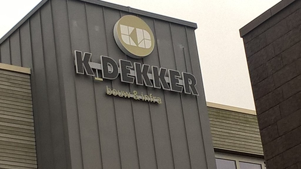 RonOudeman's tweet photo. Ja hoor het nieuwe logo hangt op de gevel. De vernieuwde start is compleet https://t.co/1vP4J0nURu