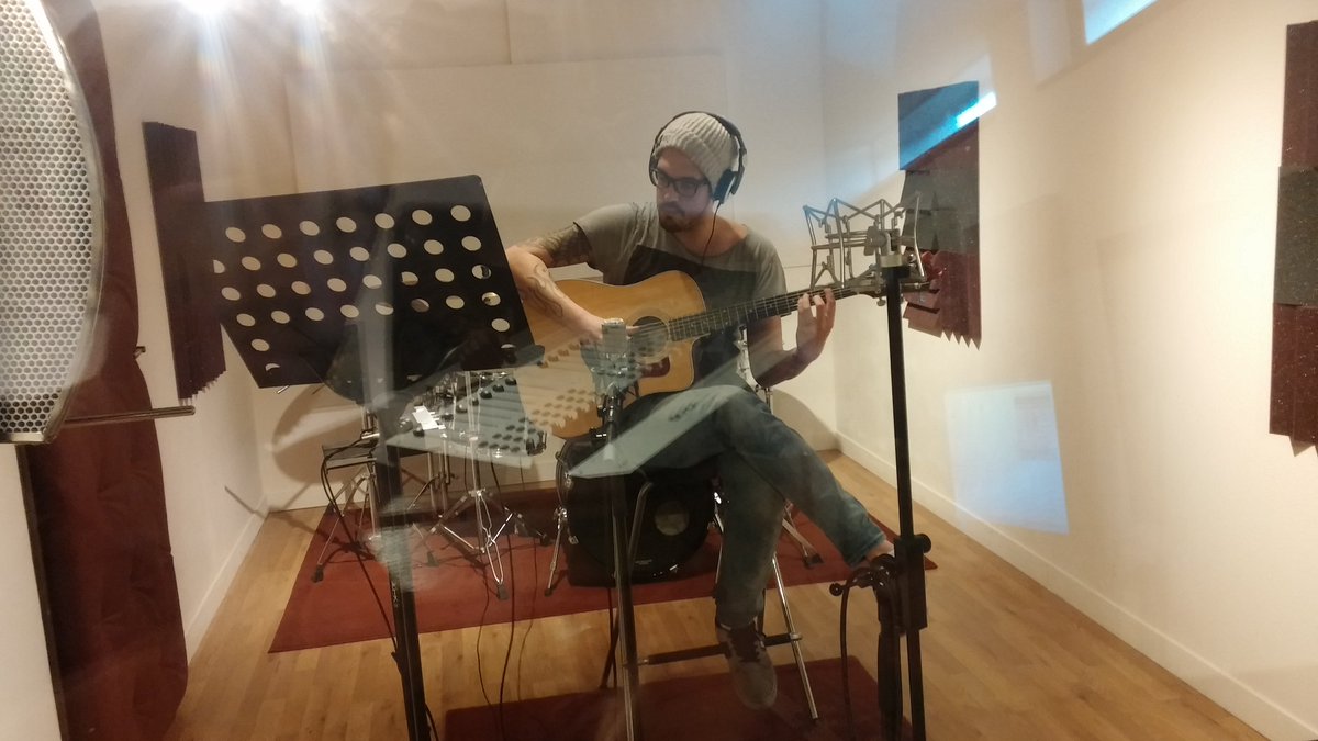 arthedone's tweet photo. Session d'enregistrement #arthedone #RemyVasseur recording session 😉 https://t.co/r5SJbDddxl