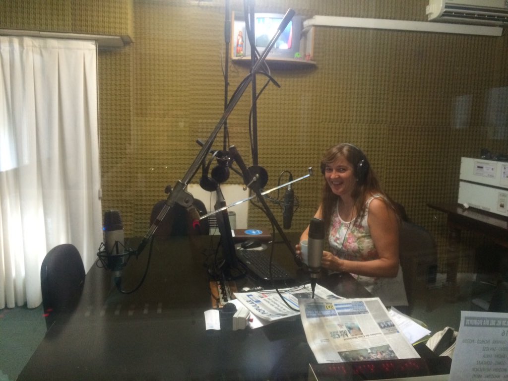 Mejordemanana's tweet photo. Hoy en @Mejordemanana las chicas copamos el estudio de la radio #ladiesfriday @claudia_bilbao https://t.co/kSGYr9yETd