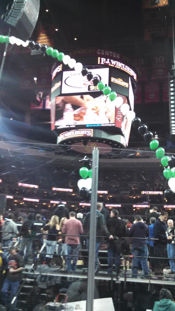ToddStalker's tweet photo. #wingbowl2016 https://t.co/N7YJlcrcRD