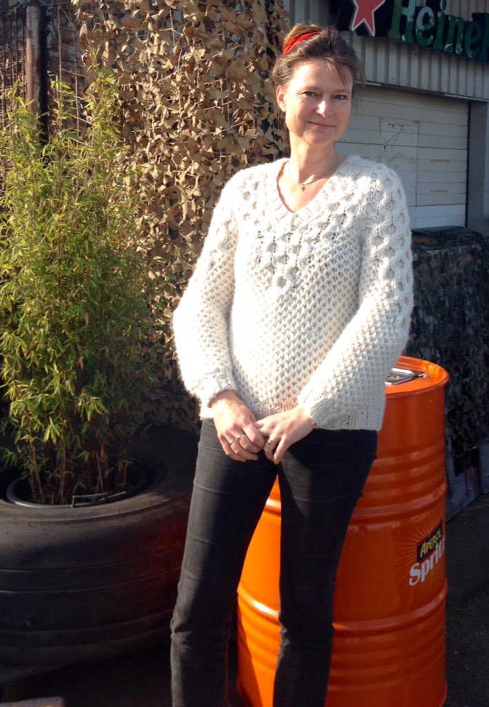 urgenda's tweet photo. Vandaag #warmetruiendag onze directeur @marjanminnesma draagt de speciale 2016 trui met garen van #wool2 https://t.co/PlKVq7foir