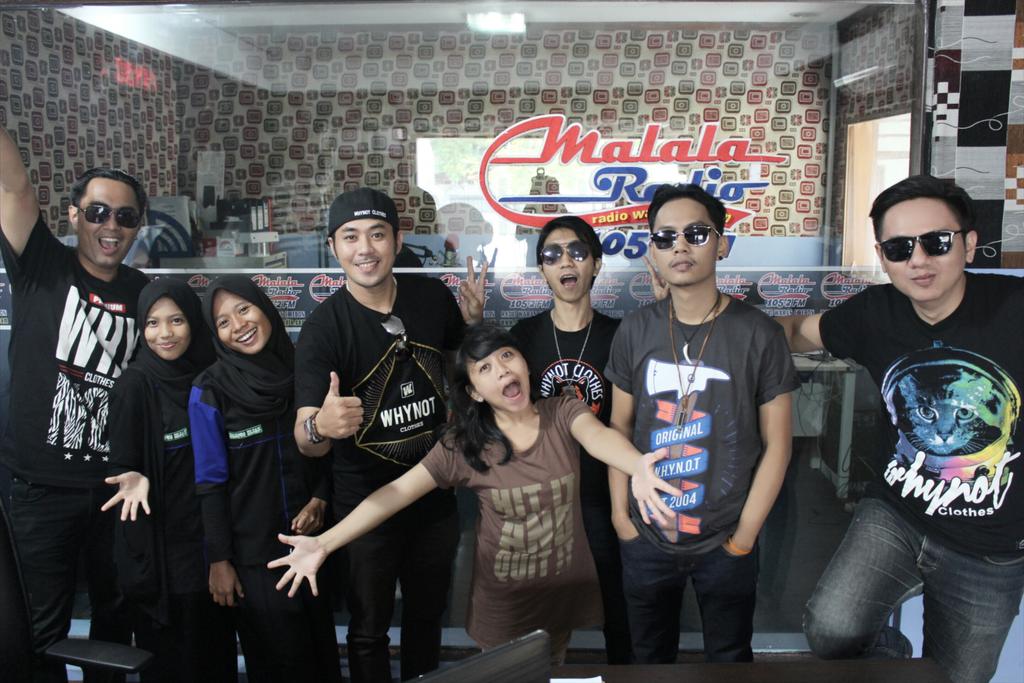 Band7Warna's tweet photo. Done live interview &amp; big thanks @MalalaRadio @P7W_Id , cc : @WarnerMusicID https://t.co/5zJI0Fq6Oc