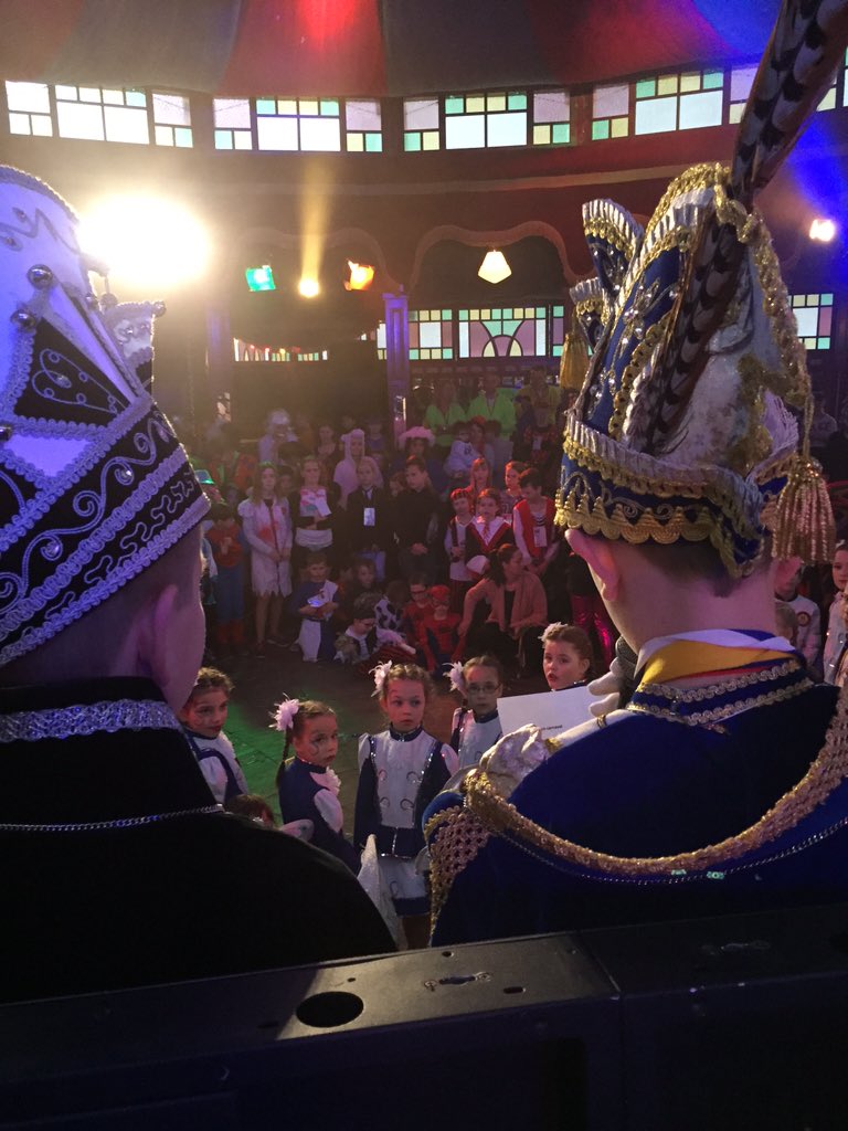 (Jeugd)carnaval <a href="/Leutekum/">Carnaval Leutekum</a> officieel geopend door onze <a href="/Bgmdoet/">Burg v Doetinchem</a>! #leutekum #carnavalvierjesamen #samenscoren