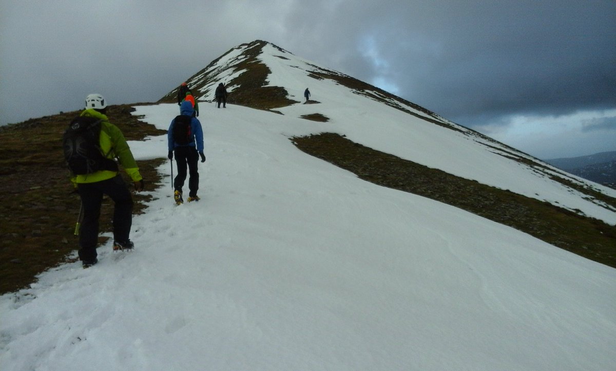 LakesWeather's tweet image. We need 1 more booking for our winter skills course on Mon 8 Feb to go ahead. Please RT! lakedistrictweatherline.co.uk/blog/thingstod…