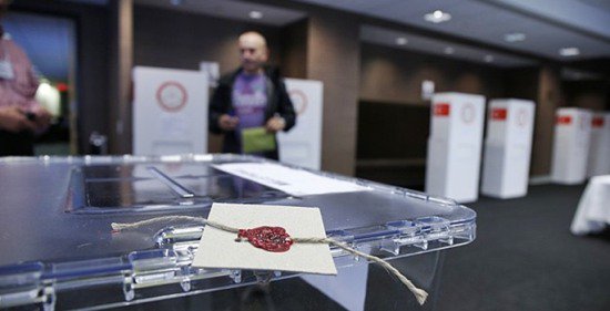 yurtdisiturkler's tweet photo. "Yurtdışındaki Türkler Kendi Milletvekillerini Seçecek" | @TurkishNY | https://t.co/nQoUyaF7zr https://t.co/yJKeOLcUWm