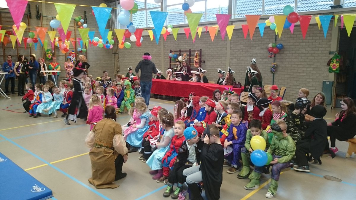 De stemming op @bsBernadette zit er al goed in! #NathalzenAlaaf #carnaval