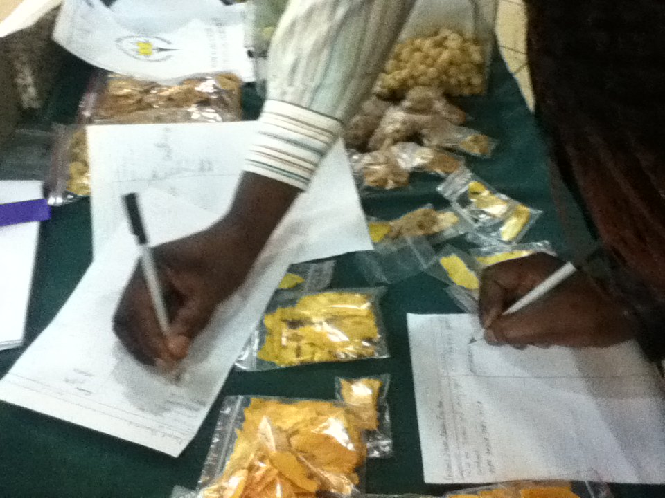 YoungFarmersLab's tweet photo. @YoungFarmersLab selling dried produces in Mutare Spar #supermarket @UNDPZimbabwe  @young_clubs @WilliamTsuma https://t.co/DOU4ZUNMOx
