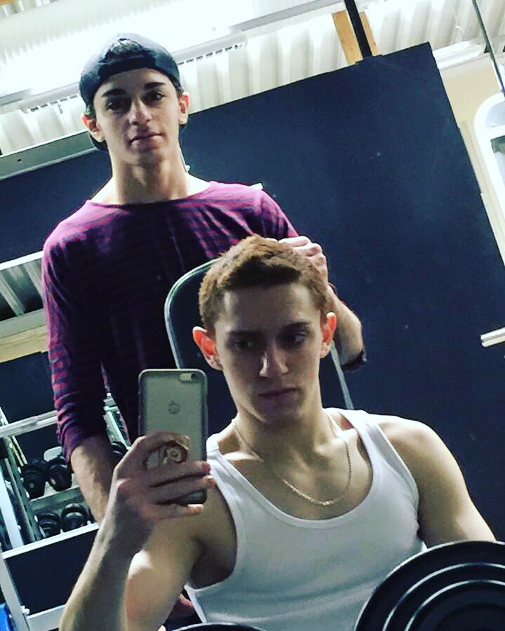 Z9Mike's tweet photo. Me and #mybro #in the #gym #Weightlifting #cool https://t.co/GTcyCzzfbP