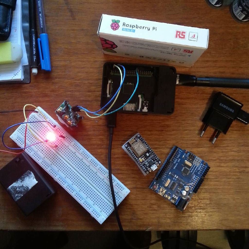 insta_arduino's tweet photo. https://t.co/PHe53toxEV - Learning electronics #raspberry #arduino #pir #nodemcu #breadbo… https://t.co/MGuMOssmto https://t.co/Uqb2vIiGAZ