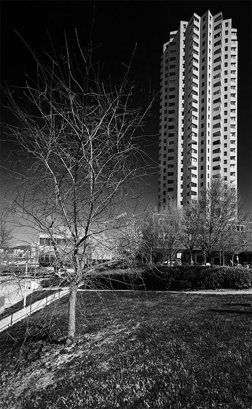 3eColline's tweet photo. #Photographie de a #TourPanoramique à la #Duchère en 2015 par © Roberto Conte. More > https://t.co/VDIofLqPvG https://t.co/wAEjemGn6I