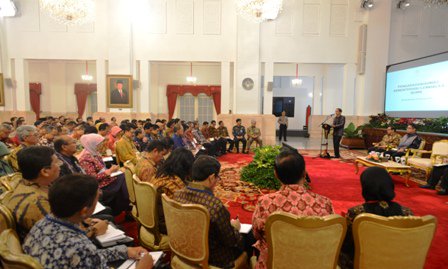 Kemdikdasmen's tweet photo. Presiden Jokowi :Humas Pemerintah Harus Bergerak Cepat dan Satu Narasi
 Baca selengkapnya di:https://t.co/zCUJH2Tlsf https://t.co/XjnfZqfan3