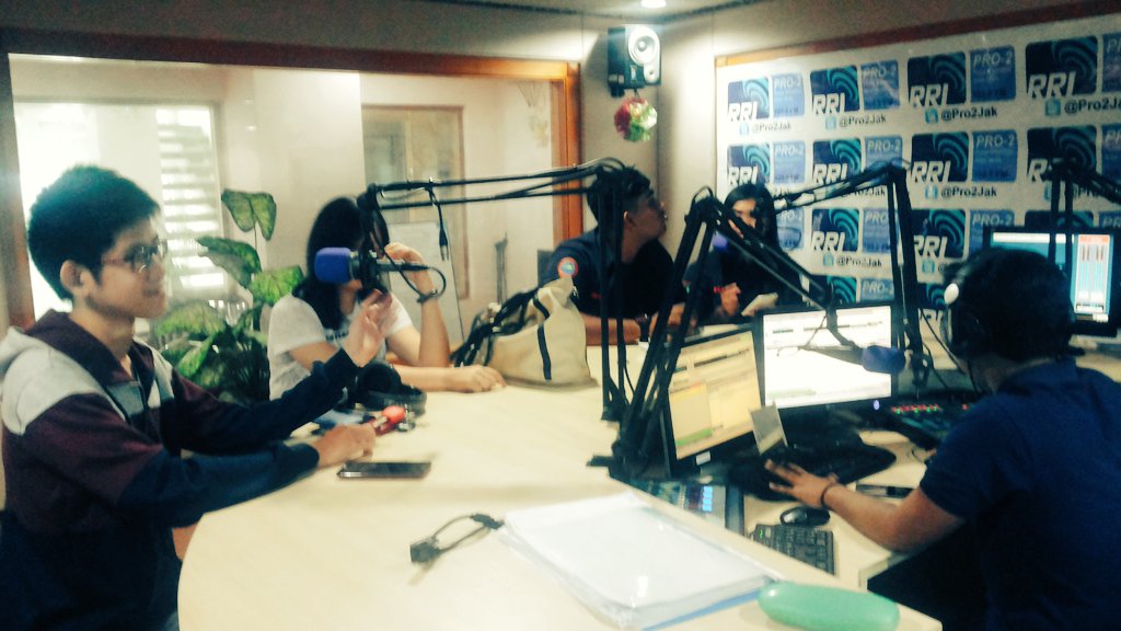 SENAT_IBIKKG's tweet photo. The last day!! @BIMOVER_89 dan UKM BADMINTON on air RRI 105.0 @Pro2Jak 
Stay tuned guys

#numpangnampang https://t.co/f0l9YihuIB