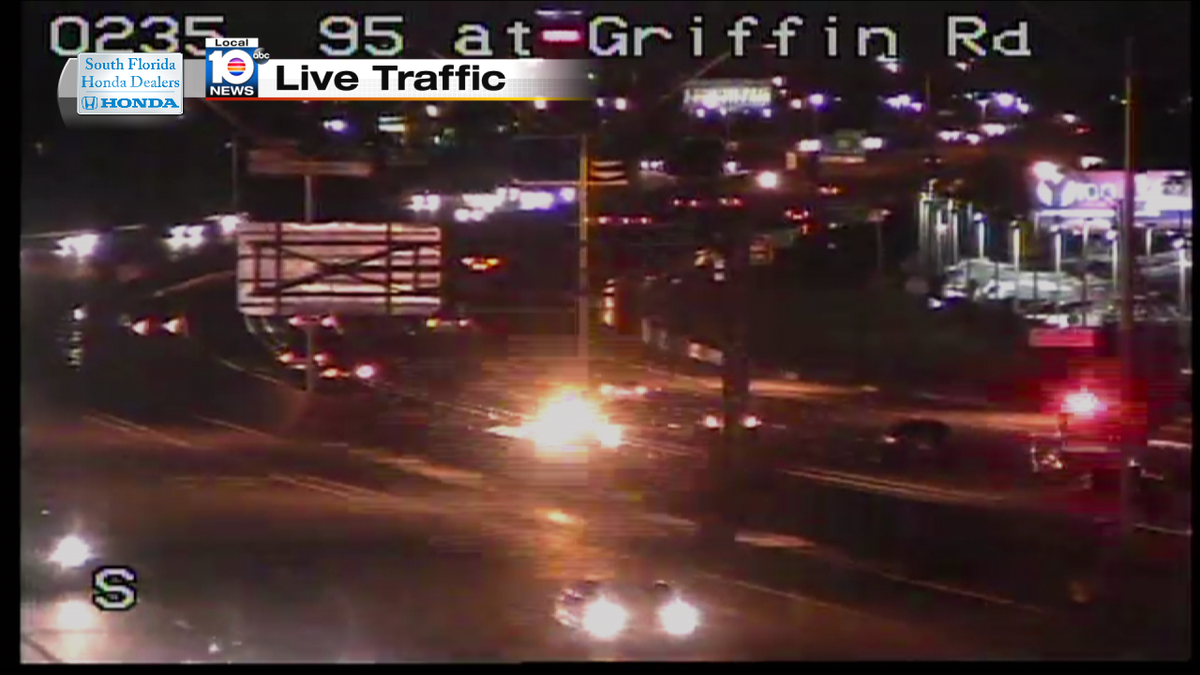 Crash on I-95 SB and Griffin Rd #TRAFFIC https://t.co/KskVavHVf0