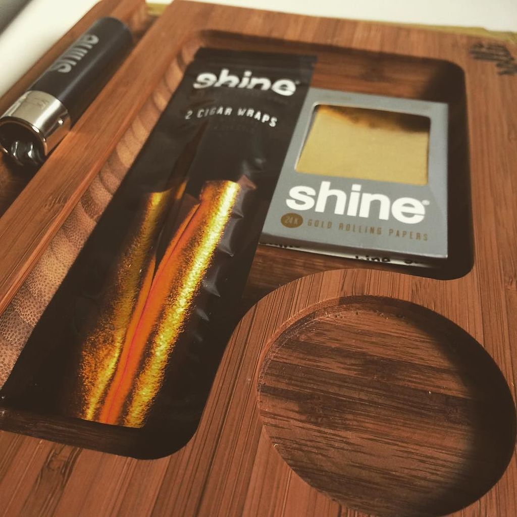 ShinePapers's tweet photo. 🐼🔥🐝 Make Today Shine @shinepapers 😎🐼💨 #shinepapers #rawboo #rollone #rolltray #rawbamboo #renewable #rollaboard #ro… https://t.co/MWnJabeItl