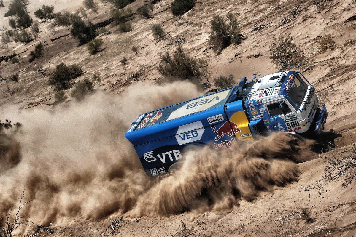 dakar's tweet photo. Best of pictures of the Trucks category ! 
i Descubre las mejores fotos de la categoria Camiones !
#Dakar2016 https://t.co/tqZbim1Cr8